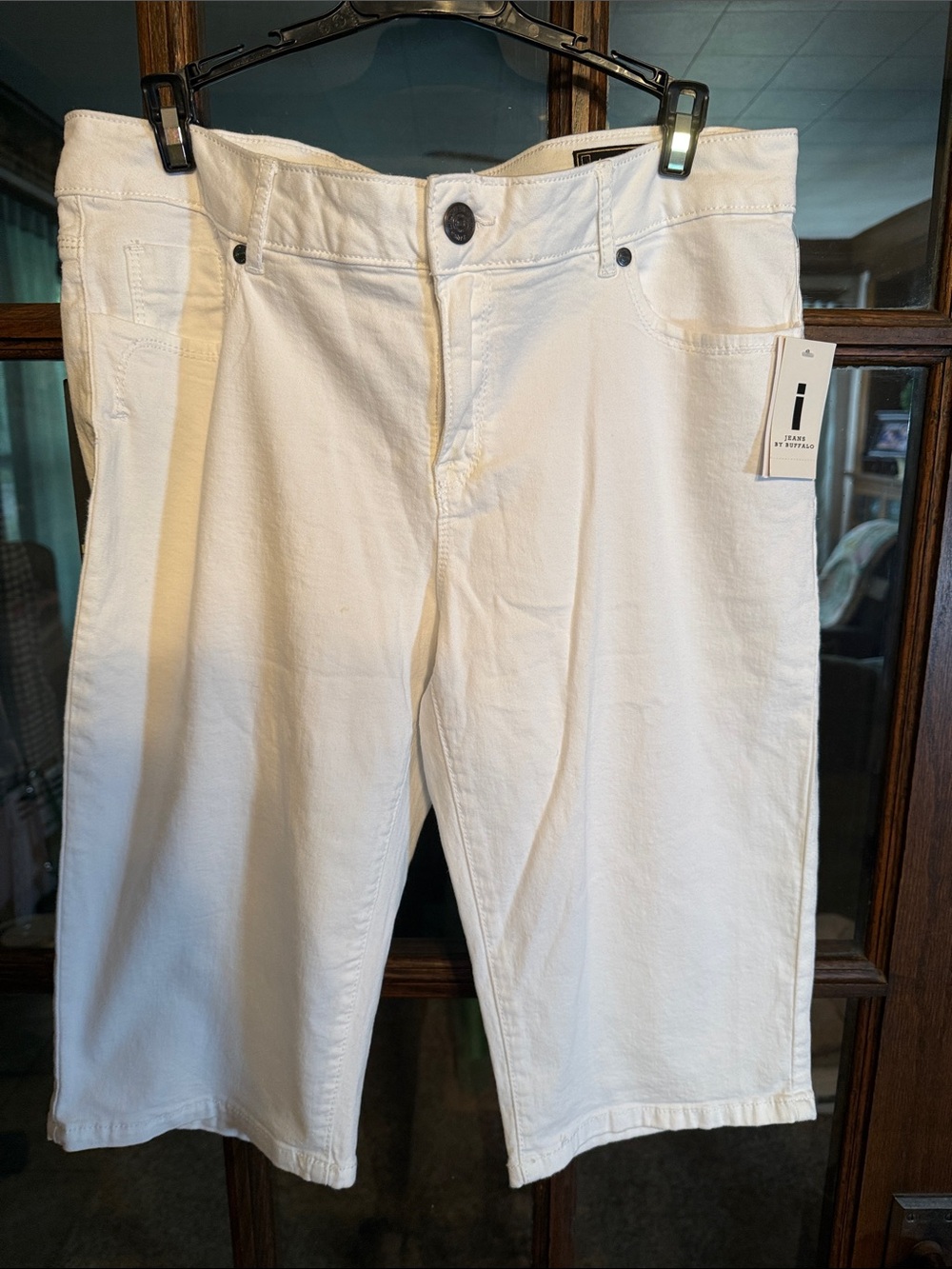Jeans by Buffalo Tisha White Skinny Bermuda Short Women Size 32(12) NWT IJL-2646